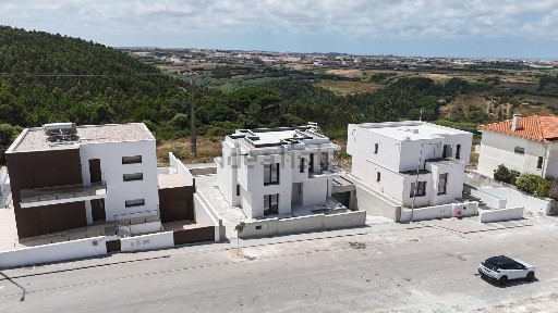 Moradia independente à venda na Rua de Angola, 15