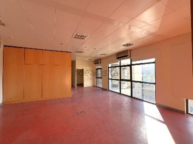 Arrendamento de escritório privado na Avenida José Gomes Ferreira