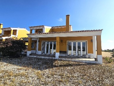 Moradia geminada à venda em Alfeizerão