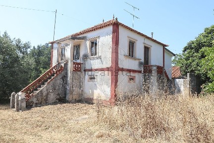 Moradia independente à venda no Largo das Eiros