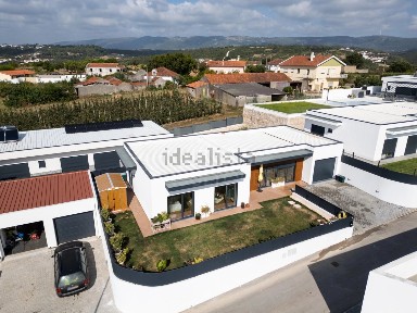 Casa ou moradia à venda em Évora de Alcobaça