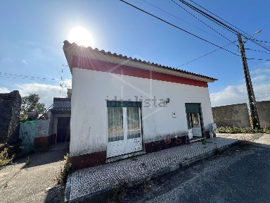 Moradia independente à venda na Rua Rei da Memória, 116