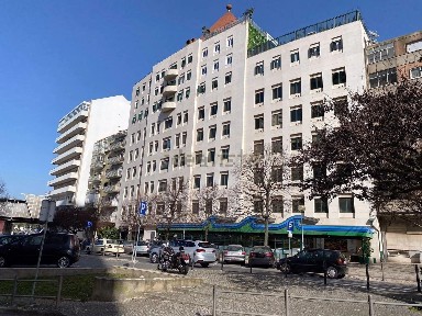 Arrendamento de escritório privado na Avenida Columbano Bordalo Pinheiro s/n