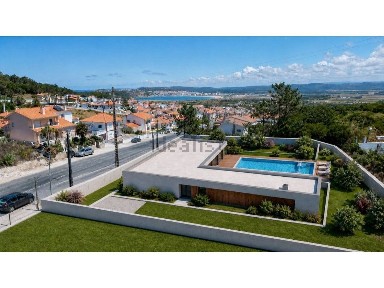 Moradia independente à venda na Estrada Atlântica