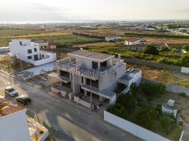 Moradia geminada à venda no Bairro Ferreiras s/n