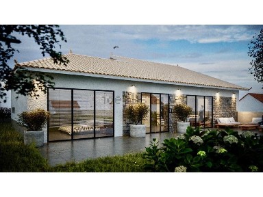 Quinta à venda em Santo Onofre e Serra do Bouro