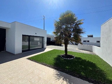 Moradia independente à venda em Pataias e Martingança