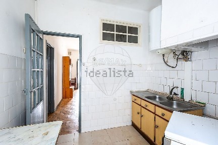 Moradia independente à venda no Largo Doutor Manuel Colares Pereira