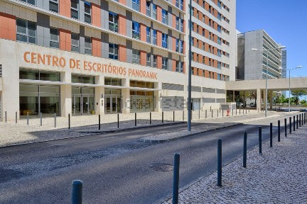 Arrendamento de escritório na Av. Do Atlântico, 16