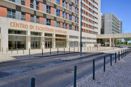 Arrendamento de escritório na Av. Do Atlântico, 16