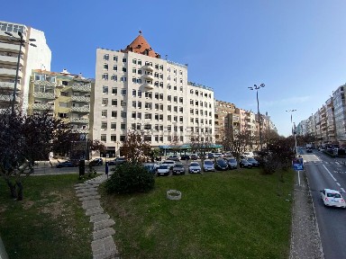 Arrendamento de escritório privado na Avenida Columbano Bordalo Pinheiro, 108