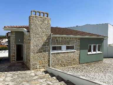 Moradia independente à venda em Alcobaça e Vestiaria