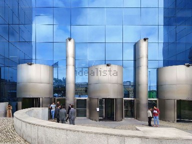 Arrendamento de escritório com espaços partilhados na Rua Carlos Alberto da Mota Pinto, 17