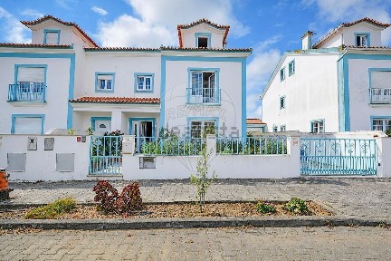 Atouguia da Baleia, Casais de Mestre Mendo - Coimbrã, Rua das Flores