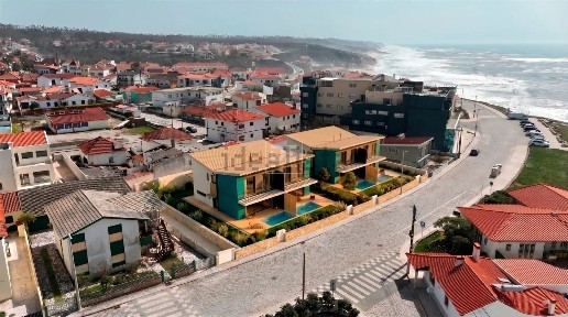 Moradia geminada à venda em Avenida Marginal, 26