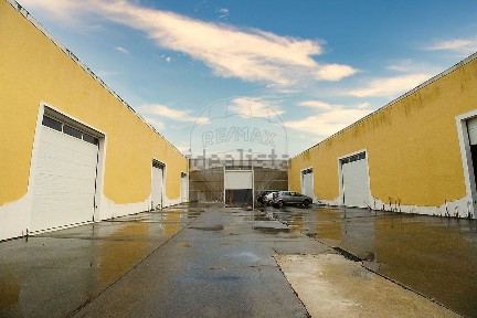 Arrendamento de armazém em Riachos