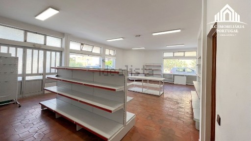 Arrendamento de espaço comercial na Rua Nossa Senhora das Vitórias