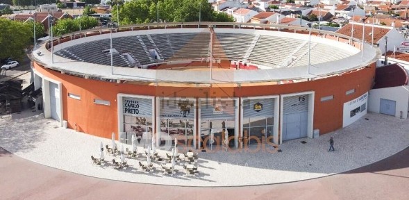 Arrendamento de espaço comercial em Almeirim