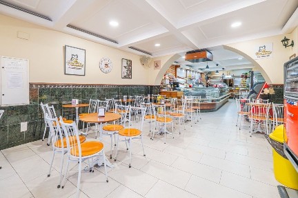 Pastelaria, padaria para trespasse na Avenida Engenheiro. António Calheiros Lopes