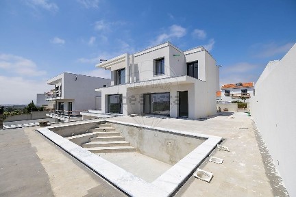 Atouguia da Baleia, Casais de Mestre Mendo - Coimbrã, Rua de Angola