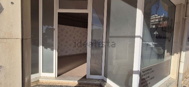 Arrendamento de espaço comercial na Rua Rui Luís Gomes, 84
