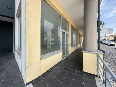Arrendamento de espaço comercial na Rua de Miguel de Arnide, 70