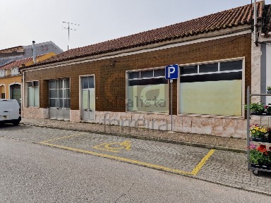 Arrendamento de armazém na Rua do Pinhal