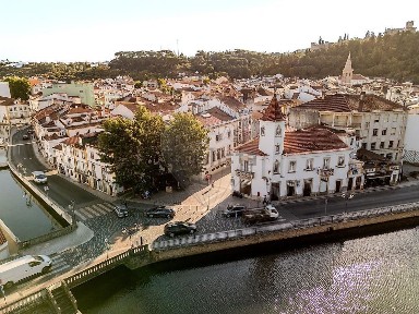 Arrendamento de espaço comercial em Tomar e Santa Maria dos Olivais