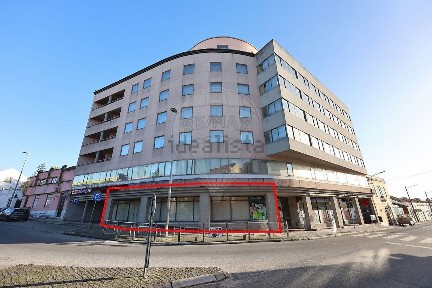 Arrendamento de espaço comercial na Rua 16 de Novembro