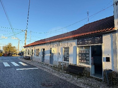 Arrendamento de espaço comercial na Rua Primeiro de Maio