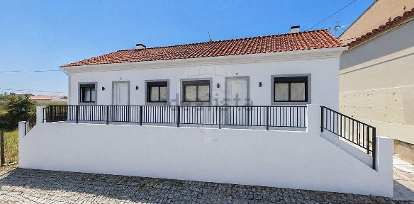 Moradia independente à venda na Rua da Filarmónica