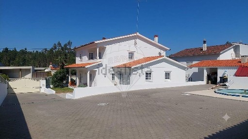 Moradia independente à venda em Calvaria de Cima