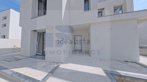 Moradia independente à venda na Urbanização doParaíso s/n