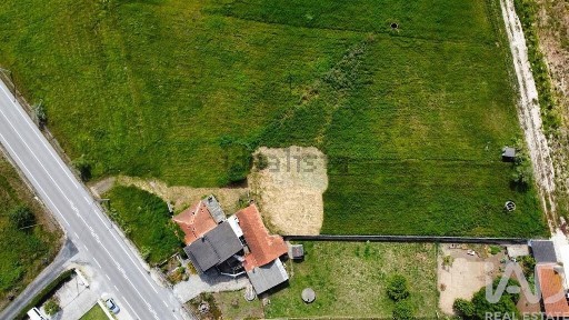 Moradia geminada à venda em Maceira