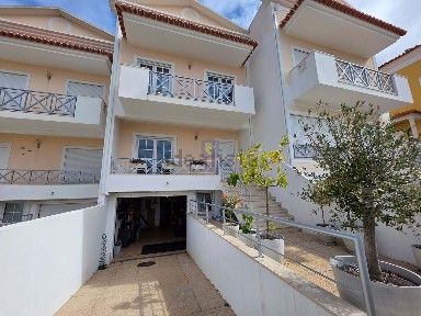 Casa ou moradia à venda na Rua da Biblioteca Municipal, 19