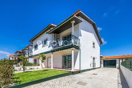 Casa ou moradia à venda na Rua de Bissau s/n