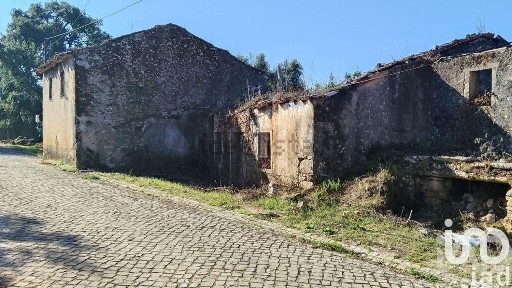 Moradia independente à venda em Pousaflores
