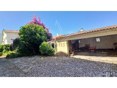 Moradia independente à venda nas Caldas da Rainha (Nossa Senhora do Pópulo)