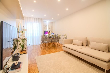 Apartamento T3 à venda no Caminho de santo antonio, conj. hab. da madalena