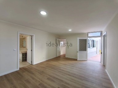 Apartamento T2 à venda na Rua do Lombo da Boavista