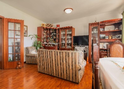 Apartamento T3 à venda em Santo António