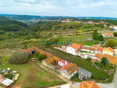Moradia independente à venda em Turquel