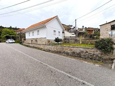 Moradia independente à venda em Longos Vales