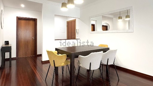 Apartamento T2 à venda na Rua 5 de Outubro