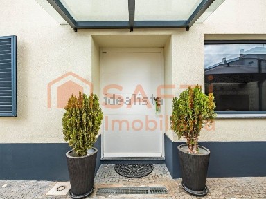 Apartamento T3 à venda no Caminho de Santo António, 9