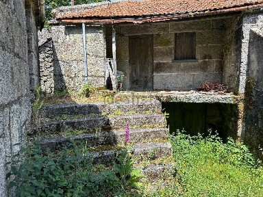 Moradia independente à venda em Bico s/n