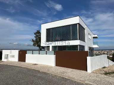 Moradia independente à venda em Quinta do Vale de Arnede, 23