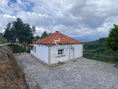 Casa ou moradia à venda na Rua do Caneiro