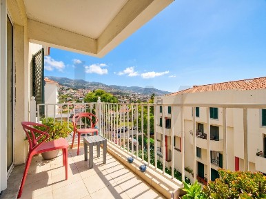 Apartamento T3 à venda em Santo António
