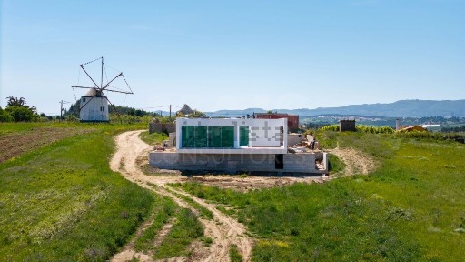 Casa ou moradia à venda em Roliça